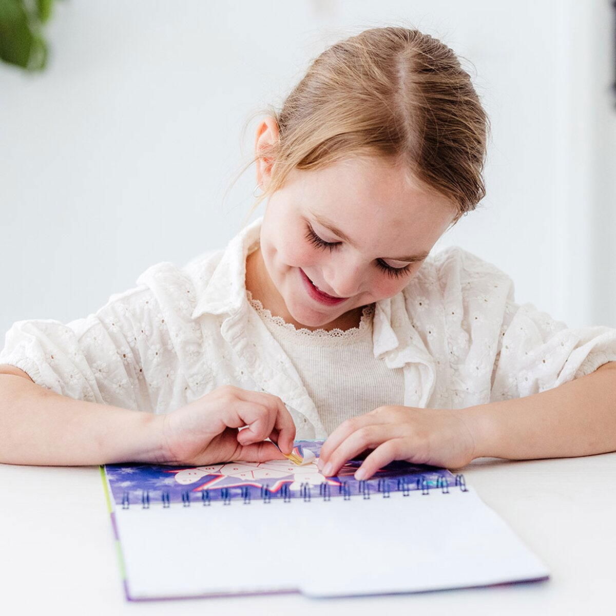 Carte de colorat & abtibilduri cu numere - Stitch [4]