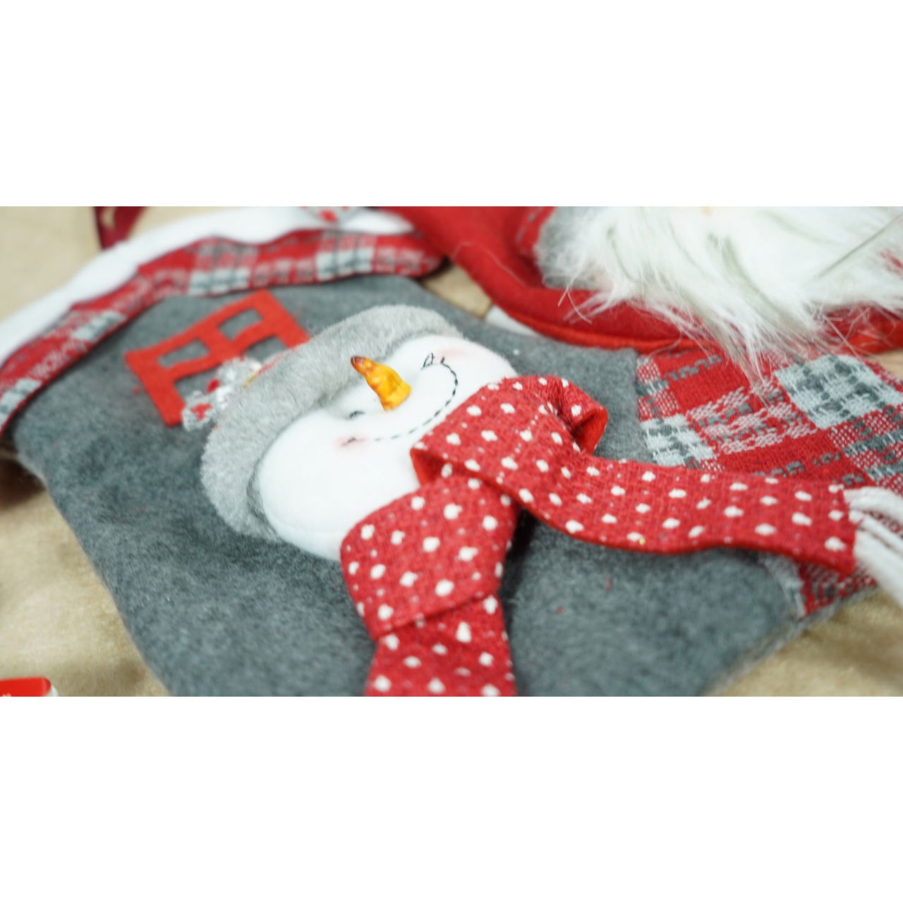 Ciorap Cadouri, model casa, culoare gri, imprimeu om de zapada, marimea 15x30 cm, Flippy [4]