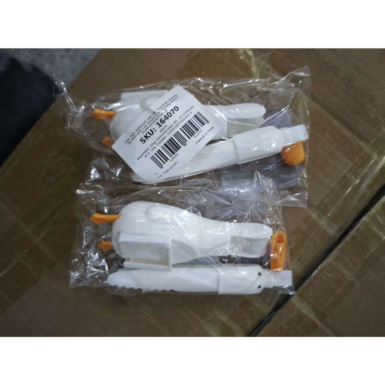 Cleste Multifunctional, Flippy, 2in1, Cleste pentru Parul Cazut si Mini Racleta pentru Depuneri, din ABS, Model Rata, Alb [2]