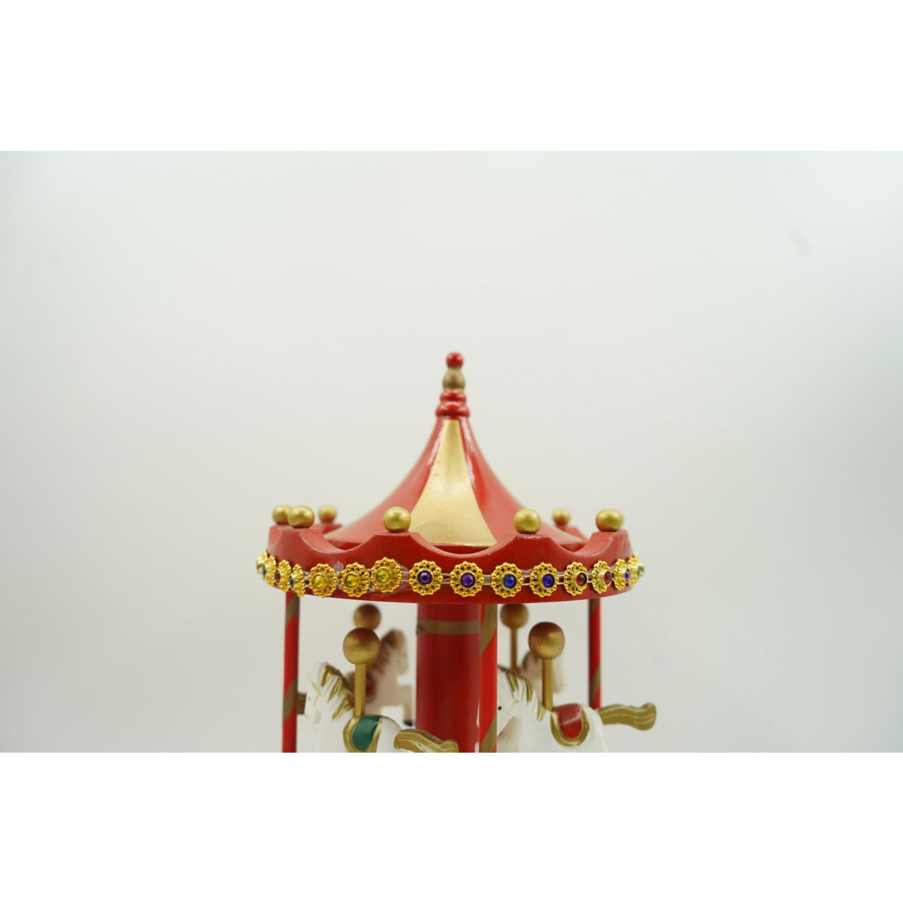 Cutiuta muzicala decorata de Craciun, Carusel rotativ, Rosu, din Lemn, Interior, Flippy [3]