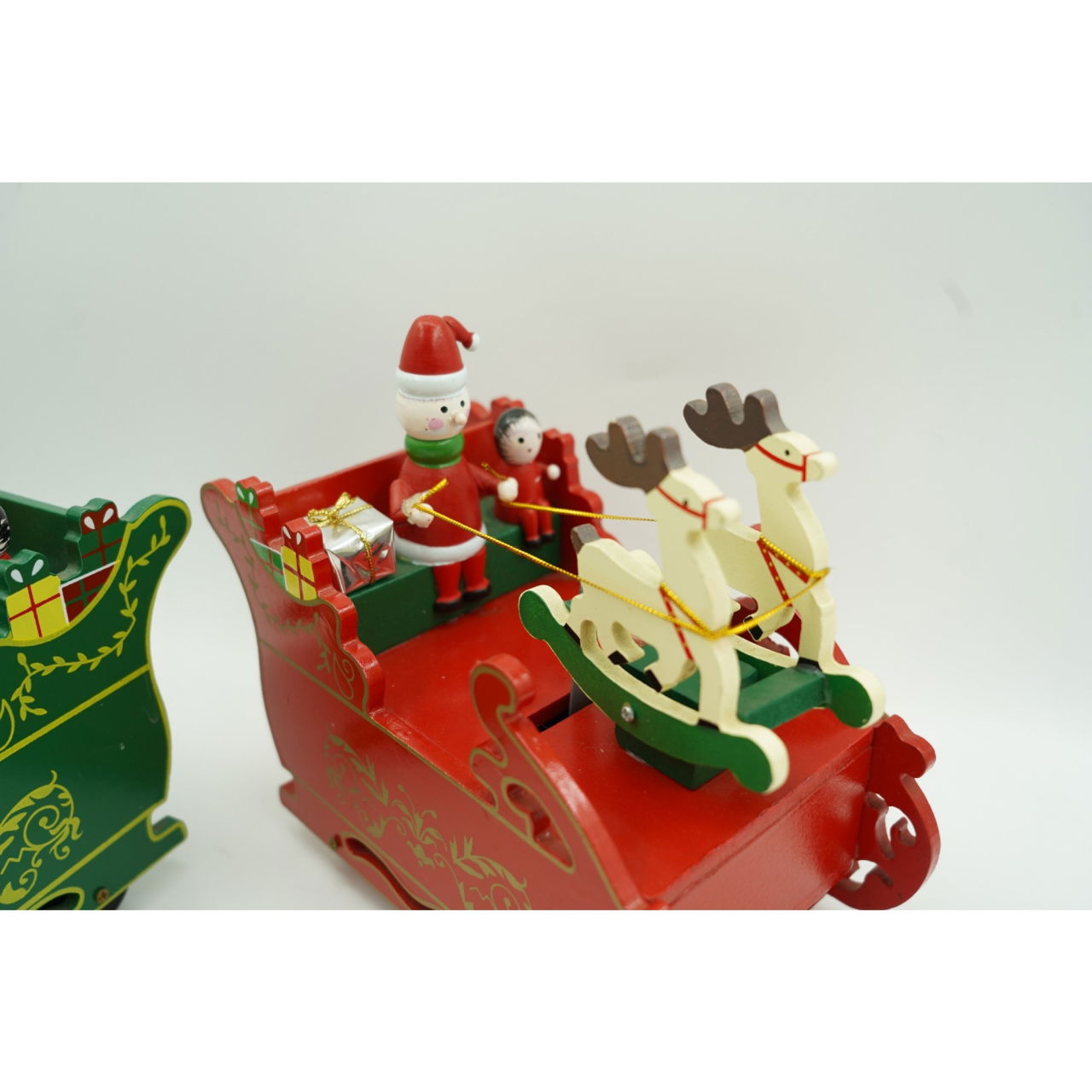 Cutiuta muzicala decorata, Sania lui Mos Craciun, Rosu, din Lemn, 16 cm x 18.5 cm, Interior, Flippy [2]