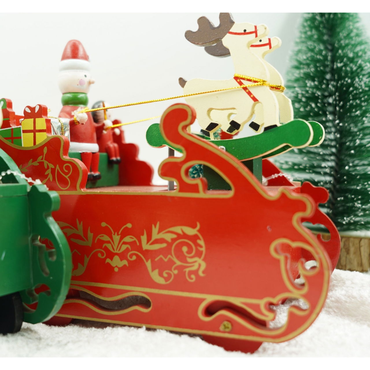 Cutiuta muzicala decorata, Sania lui Mos Craciun, Rosu, din Lemn, 16 cm x 18.5 cm, Interior, Flippy [4]