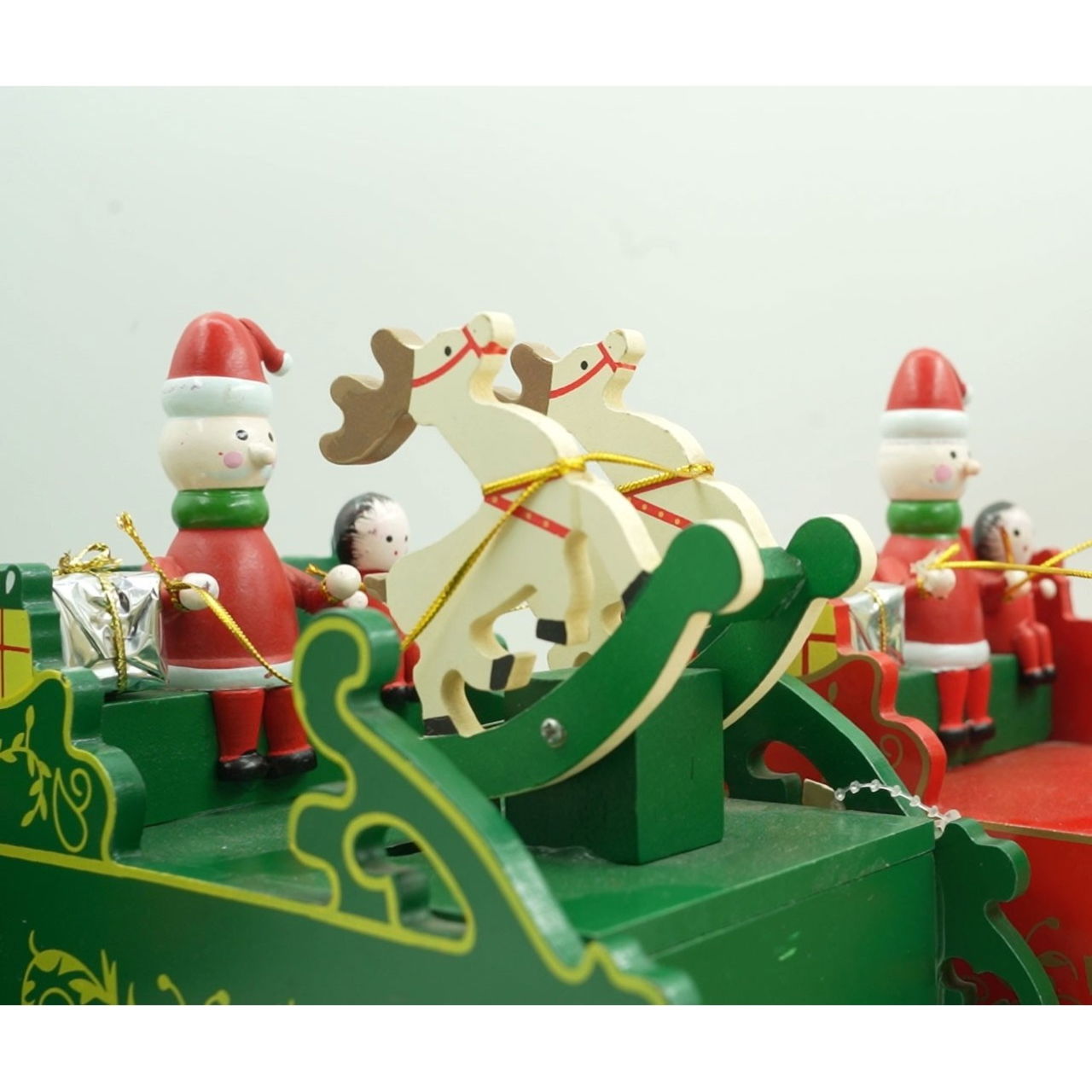 Cutiuta muzicala decorata, Sania lui Mos Craciun, Verde, din Lemn, 16 cm x 18.5 cm, Interior, Flippy [2]