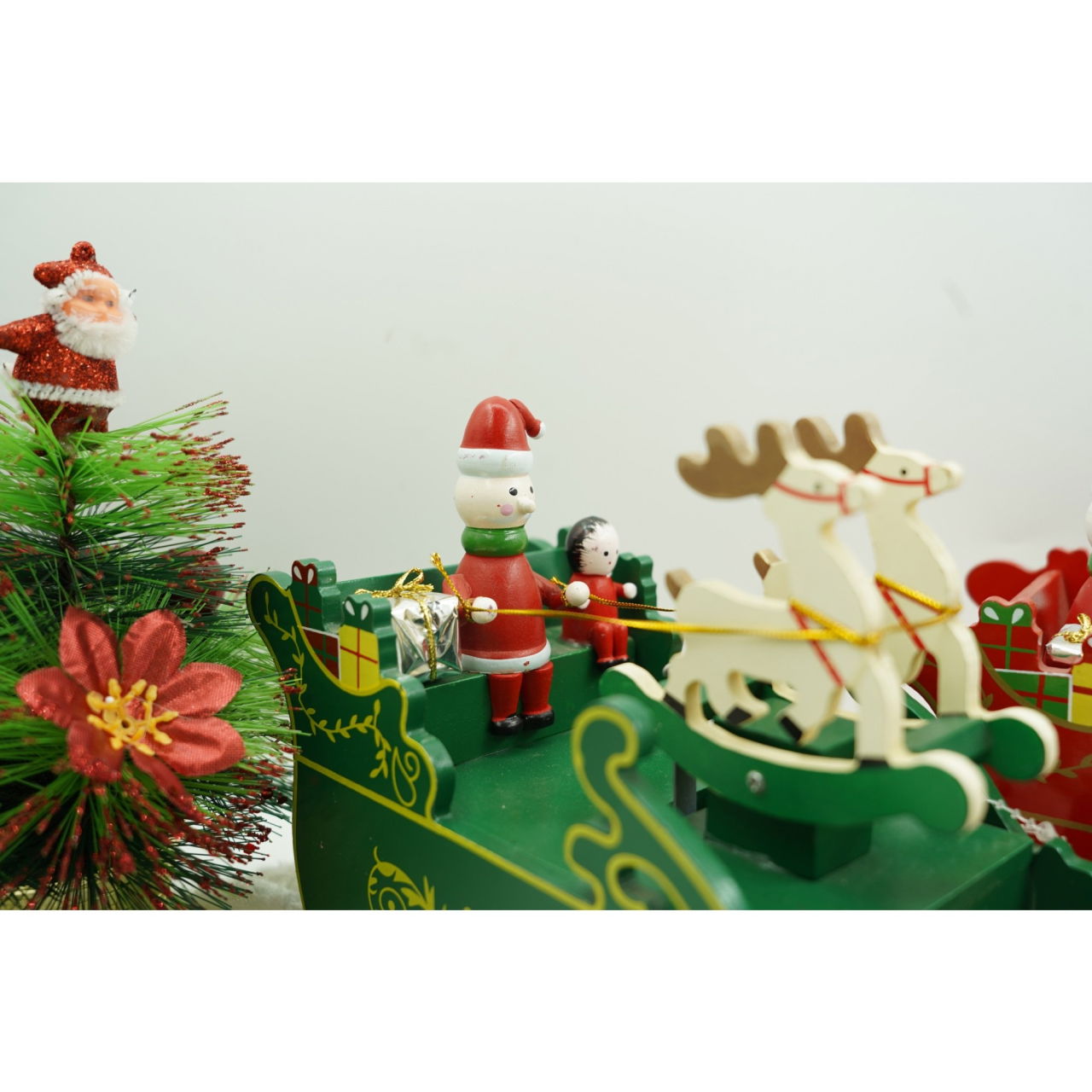 Cutiuta muzicala decorata, Sania lui Mos Craciun, Verde, din Lemn, 16 cm x 18.5 cm, Interior, Flippy [3]