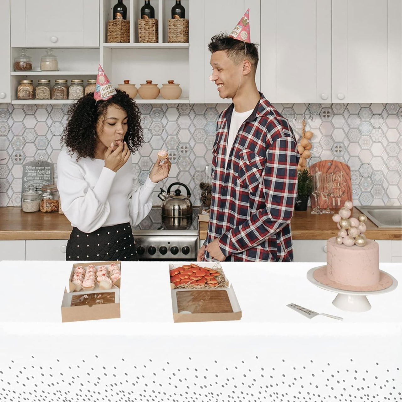 Fata de Masa, Flippy, din PEVA, Imprimeu Buline, 137 x 274 cm, Impermeabila, Fara Pete, Curatare Rapida, Gri [3]