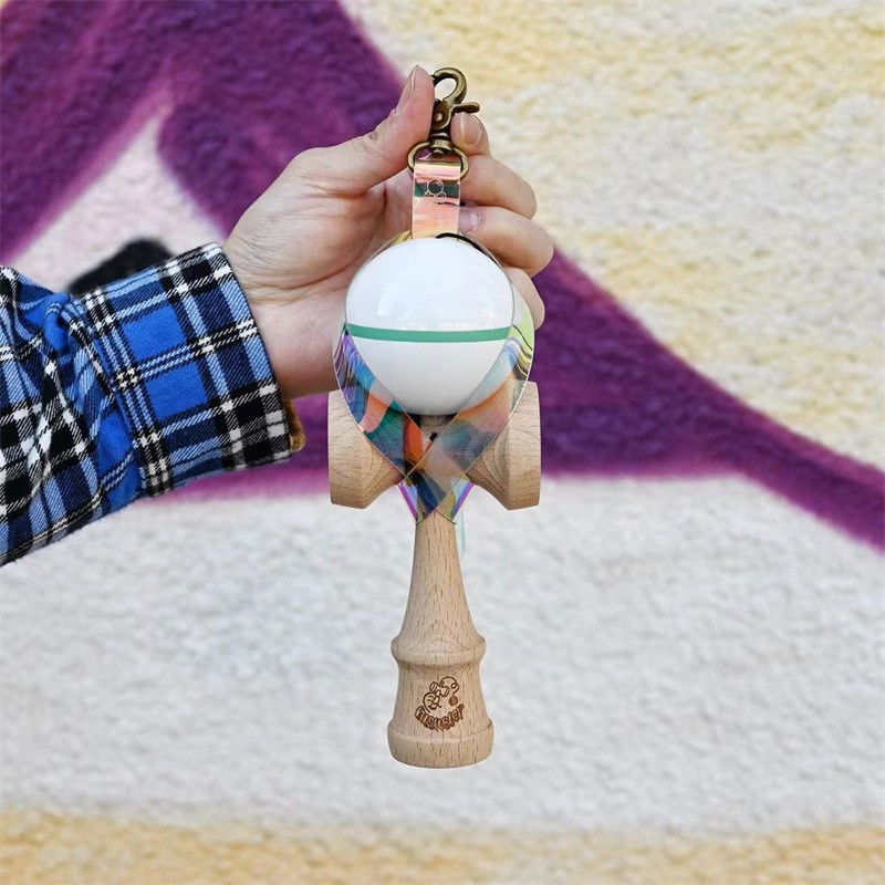 Husa pentru Kendama, Flippy, Husa de Depozitare pentru Kendama, din PVC rezistent, Catarama cu Agatare pentru Transportare, Forma Breloc 8, 12 x 6 cm, Magic Multicolor [1]