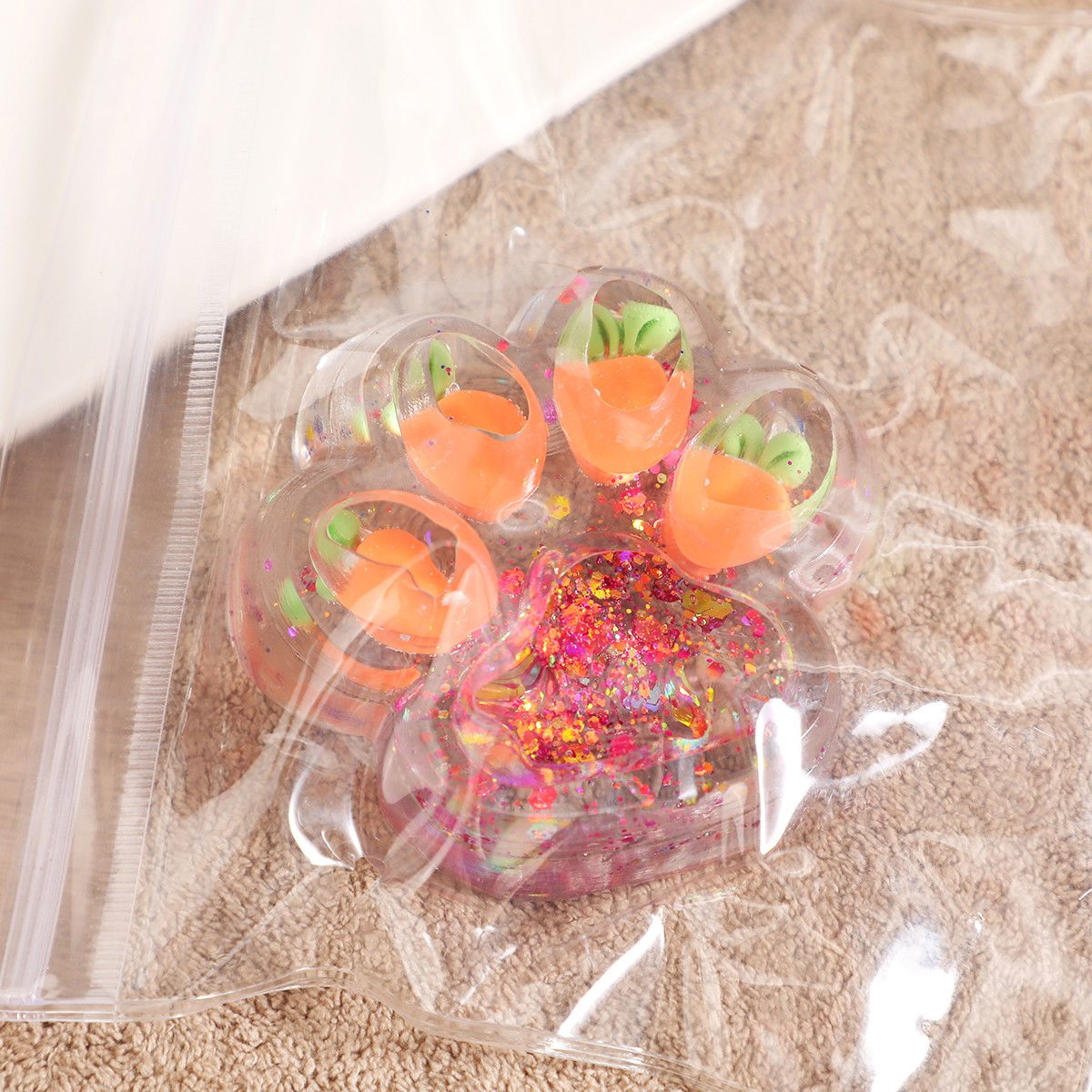 Jucarie Antistres Squishy, Flippy, cu Revenire Lenta, Model Cat Paw, Squeeze Pinch Family, 6.5 x 7 cm, din Tpr, 4-6 Ani, Model 3 Legume, Transparent [2]