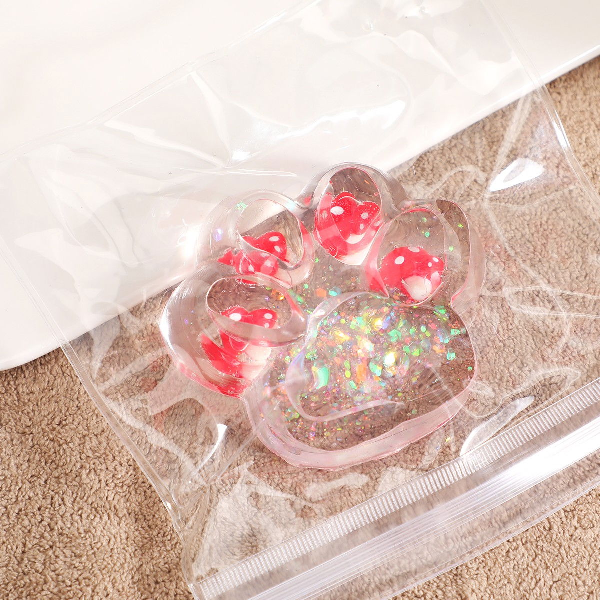 Jucarie Antistres Squishy, Flippy, cu Revenire Lenta, Model Cat Paw, Squeeze Pinch Family, 6.5 x 7 cm, din Tpr, 4-6 Ani, Model 3 Legume, Transparent [4]