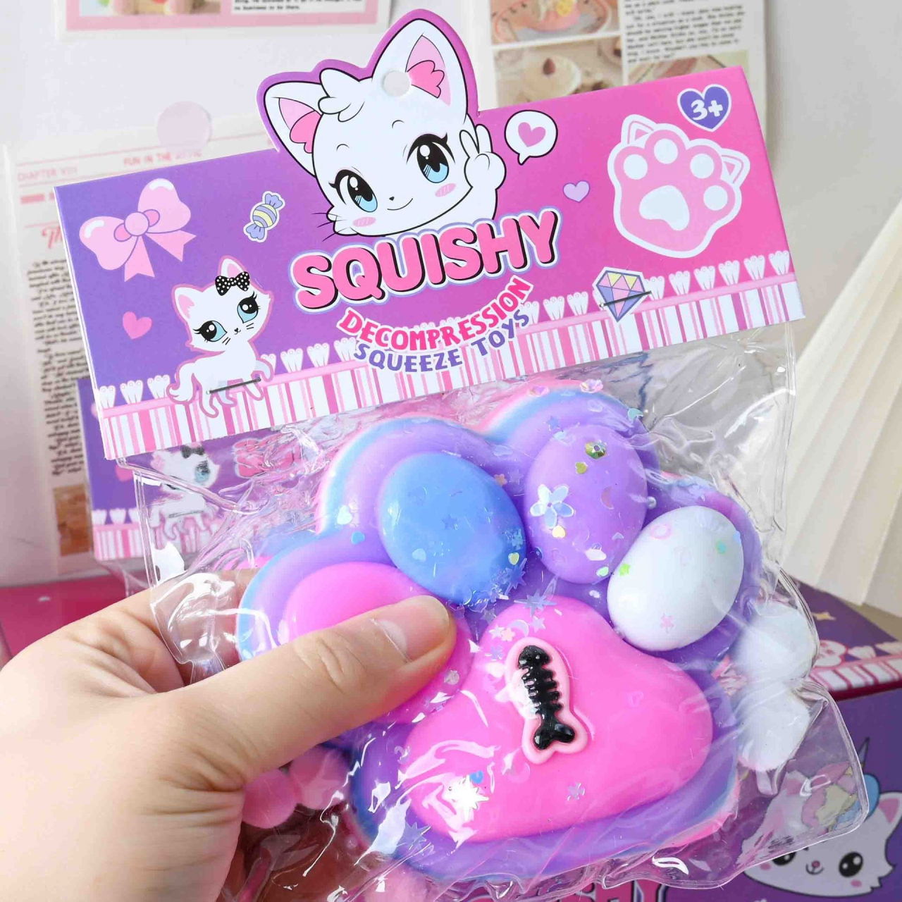 Jucarie Antistres Squishy, Flippy, cu Revenire Lenta, Model Labuta de Pisica, cu Pestisor, 220g, 12.5 x 10.5 cm Squeeze Pinch Family, Ambalaj Transparent, Roz-Multicolor [6]