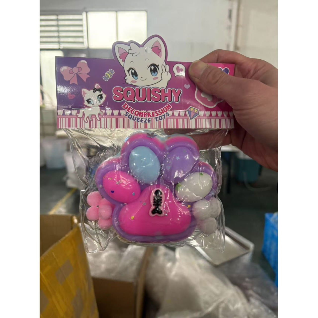 Jucarie Antistres Squishy, Flippy, cu Revenire Lenta, Model Labuta de Pisica, cu Pestisor, 220g, 12.5 x 10.5 cm Squeeze Pinch Family, Ambalaj Transparent, Roz-Multicolor [9]