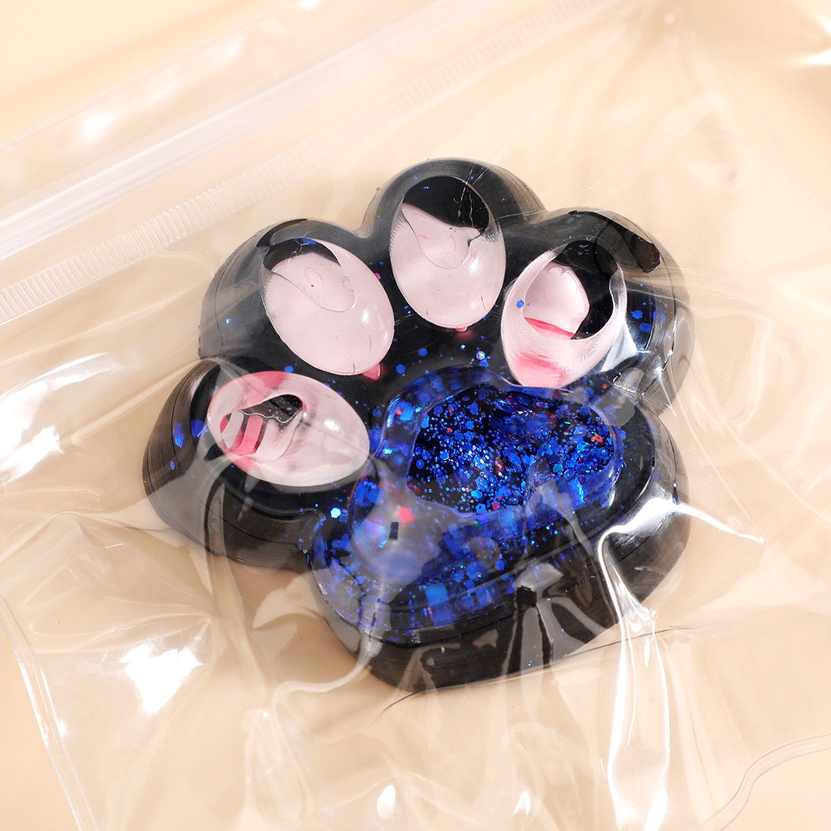 Jucarie Antistres Squishy, Flippy, cu Revenire Lenta, Squeeze Pinch Family, Model Cat Paw, 6.5 x 6 cm, din Tpr, 4-6 Ani, Model 1 Pestisori, Negru cu Insertii [2]