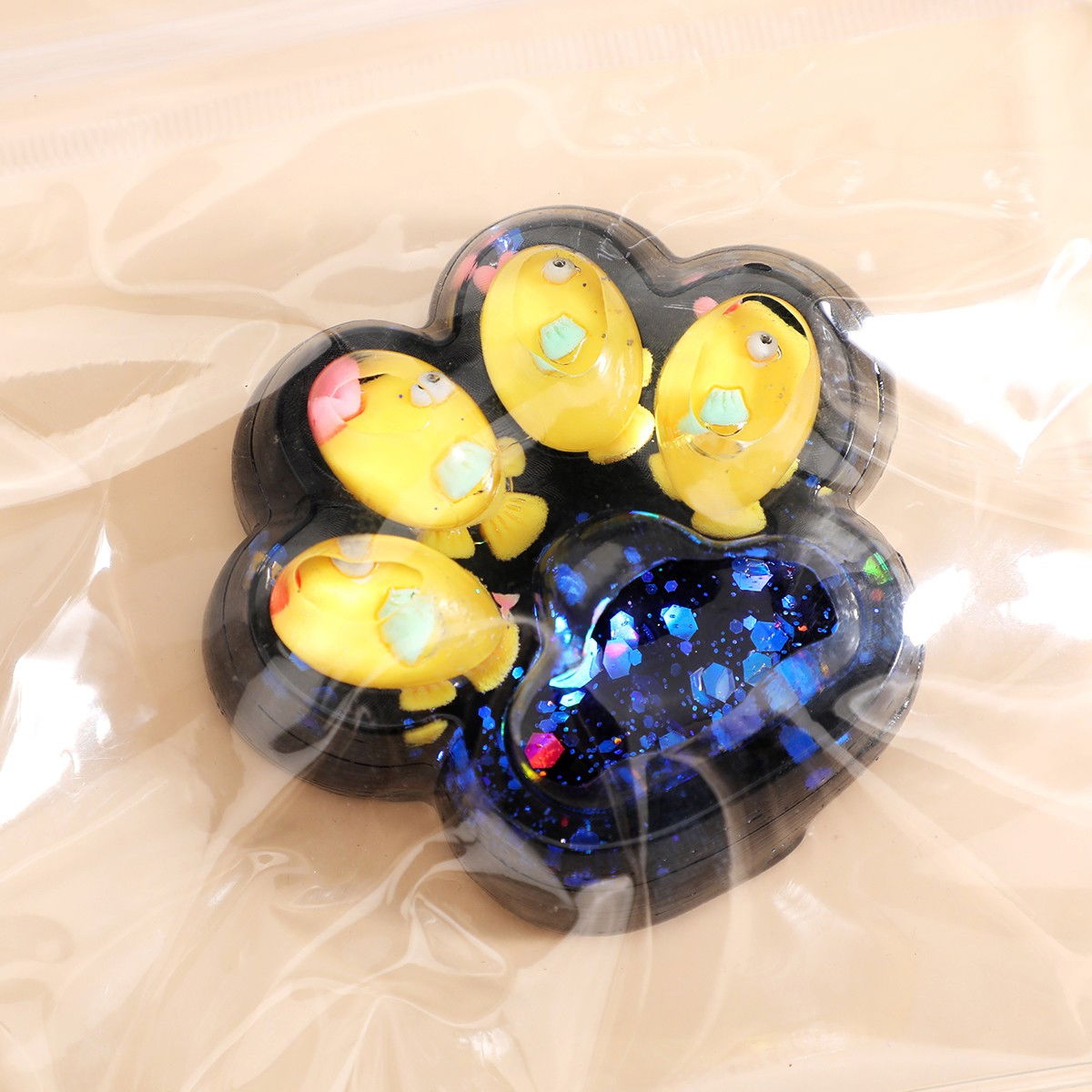 Jucarie Antistres Squishy, Flippy, cu Revenire Lenta, Squeeze Pinch Family, Model Cat Paw, 6.5 x 6 cm, din Tpr, 4-6 Ani, Model 1 Pestisori, Negru cu Insertii [3]