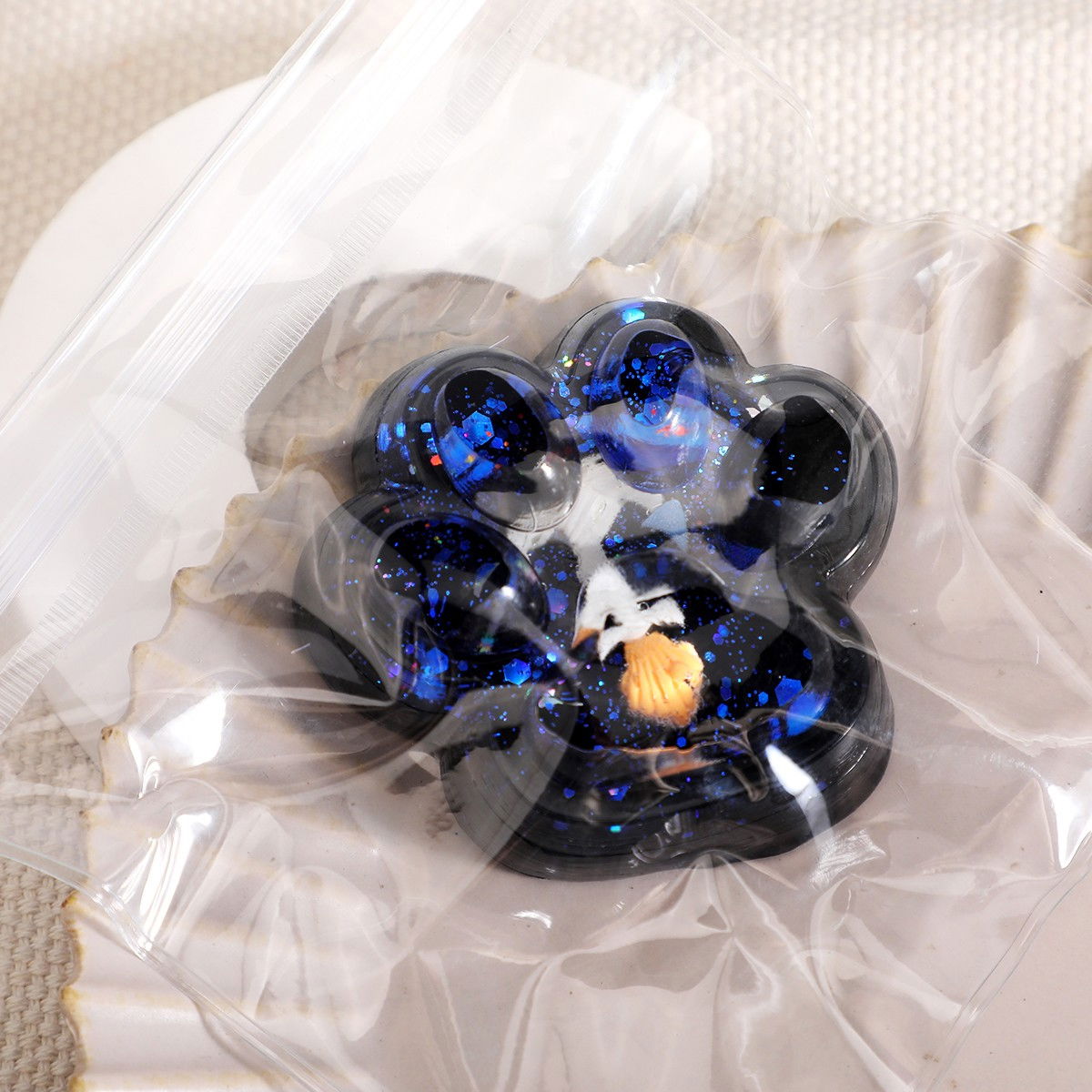 Jucarie Antistres Squishy, Flippy, cu Revenire Lenta, Squeeze Pinch Family, Model Cat Paw, 6.5 x 6 cm, din Tpr, 4-6 Ani, Model 3 Vietati Marine, Negru cu Insertii [6]