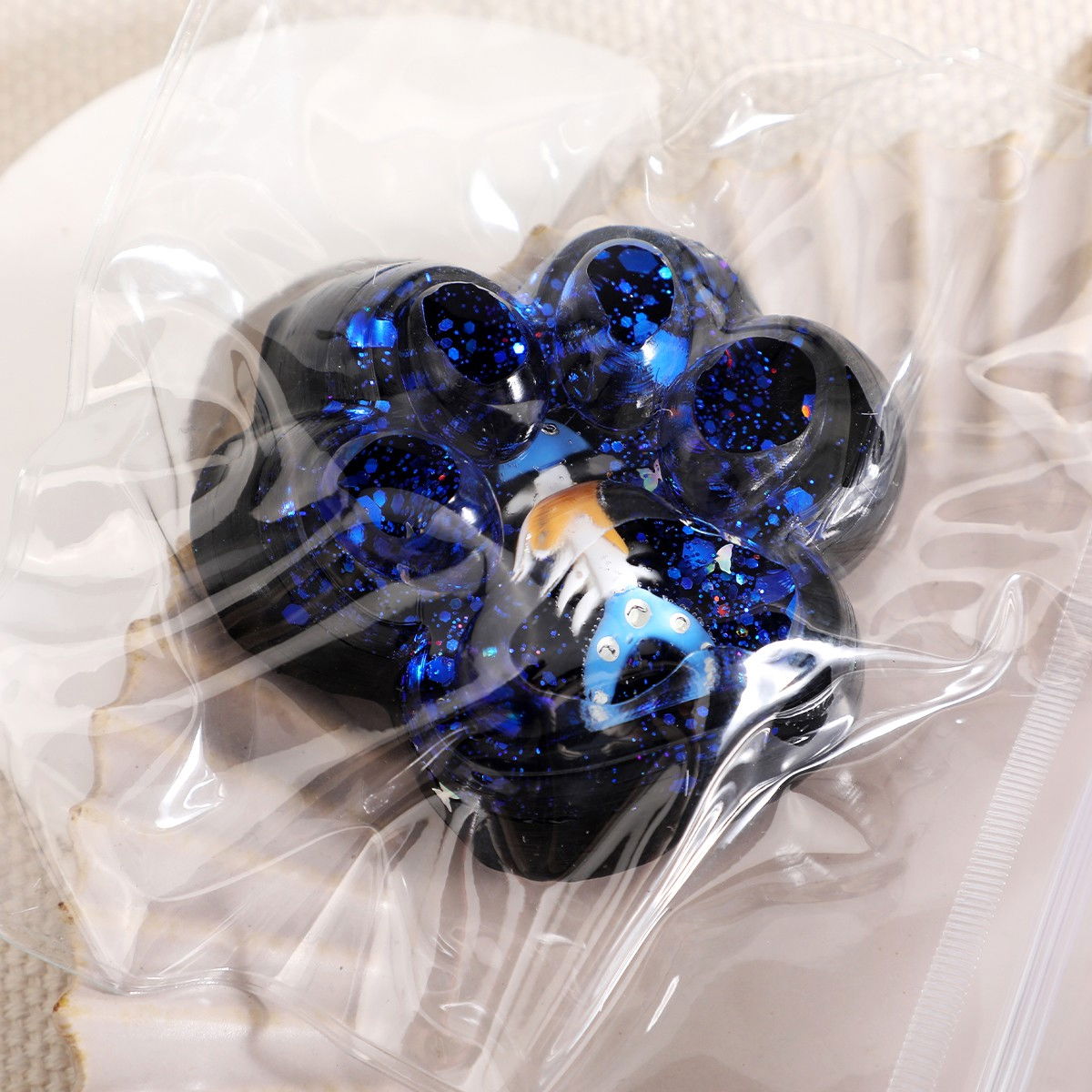 Jucarie Antistres Squishy, Flippy, cu Revenire Lenta, Squeeze Pinch Family, Model Cat Paw, 6.5 x 6 cm, din Tpr, 4-6 Ani, Model 3 Vietati Marine, Negru cu Insertii [5]