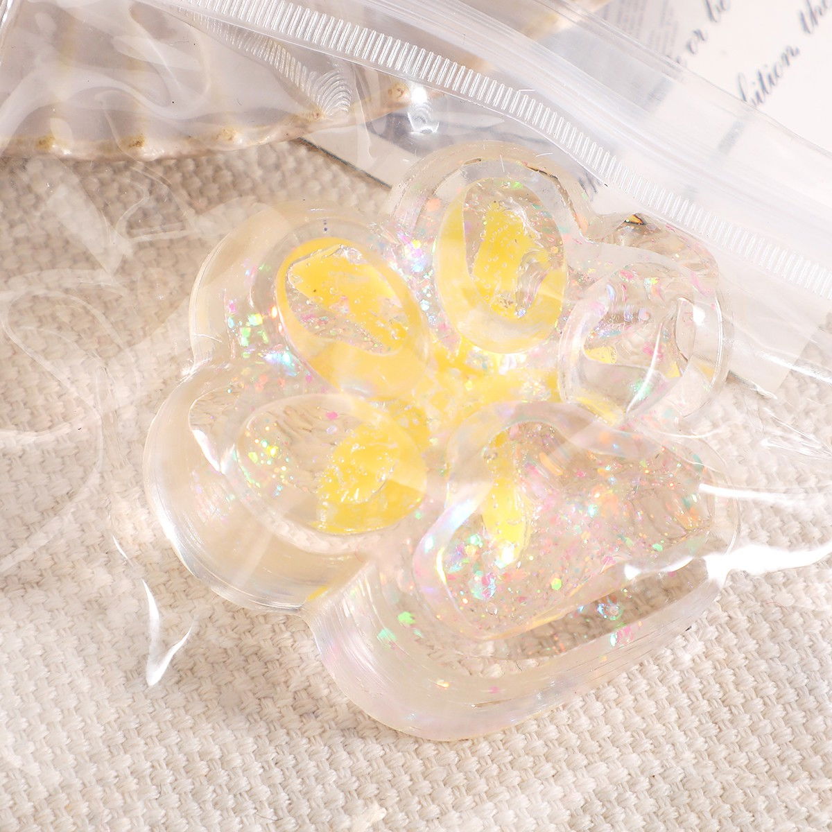 Jucarie Antistres Squishy, Flippy, cu Revenire Lenta, Squeeze Pinch Family, Model Cat Paw, 6.5 x 7 cm, din Tpr, 4-6 Ani, Model 2 Flori, Transparent [6]