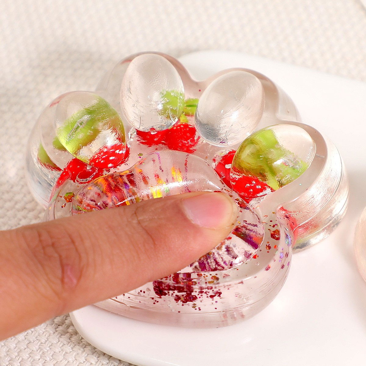 Jucarie Antistres Squishy, Flippy, cu Revenire Lenta, Squeeze Pinch Family, Model Cat Paw, 6.5 x 7 cm, din Tpr, 4-6 Ani, Model 5 Fructe, Transparent [7]