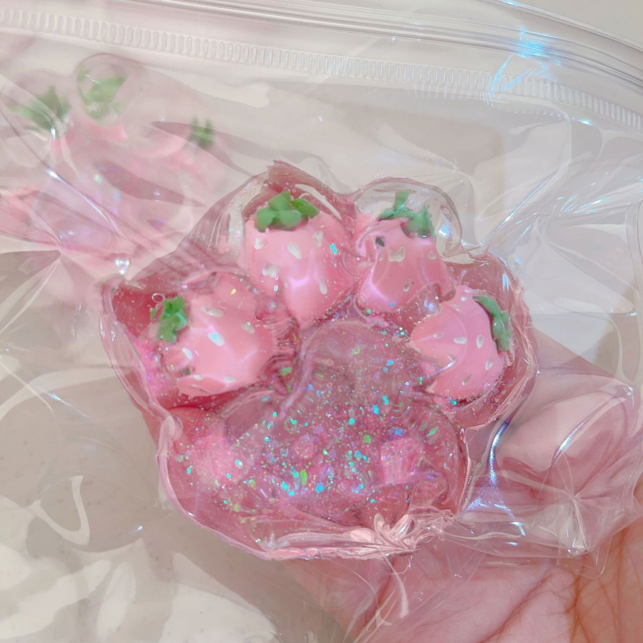 Jucarie Antistres Squishy, Flippy, cu Revenire Lenta, Squeeze Pinch Family, Model Labuta de Pisica cu Sclipici, 6.5x6 cm, 60g, Ambalaj Transparent, Roz [5]