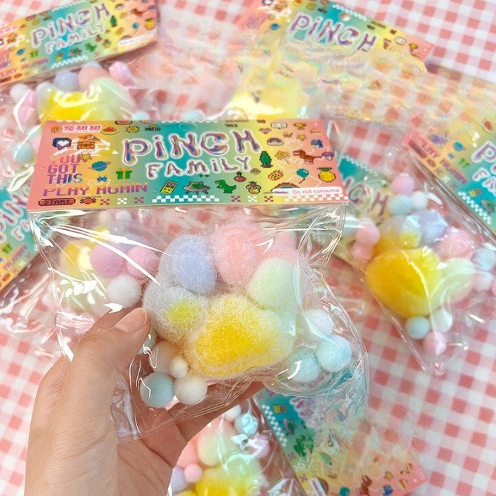 Jucarie Antistres Squishy, Flippy, cu Revenire Lenta, Squeeze Pinch Family, Model Labuta de Pisica Pufoasa, 6x6 cm, 70g, Ambalaj Transparent, Multicolor [3]