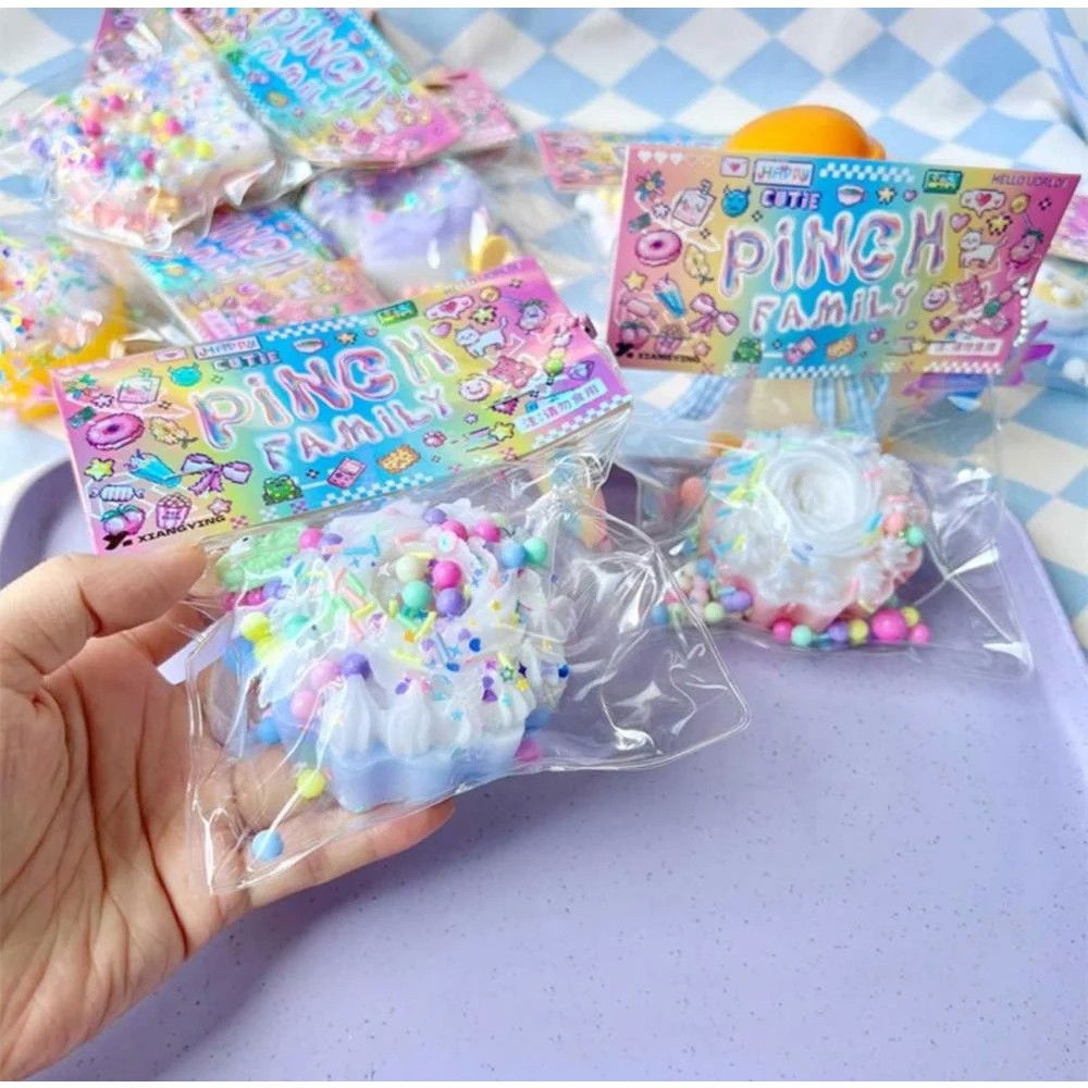 Jucarie Antistres Squishy, Flippy, cu Revenire Lenta, Squeeze Pinch Family, Model Prajitura, 8x8 cm, 90g, Ambalaj Transparent, Multicolor [3]