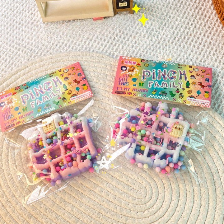 Jucarie Antistres Squishy, Flippy, cu Revenire Lenta, Squeeze Pinch Family, Model Waffle, 6x6 cm, 99g, Ambalaj Transparent, Multicolor [3]