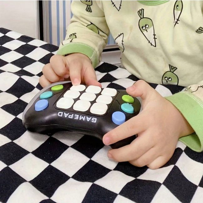 Jucarie Interactiva Flippy, Tip Consola Pop It, 6 butoane functionale, 5 Moduri de Joc, 600 Niveluri, +3 ani, Gri/Negru [3]