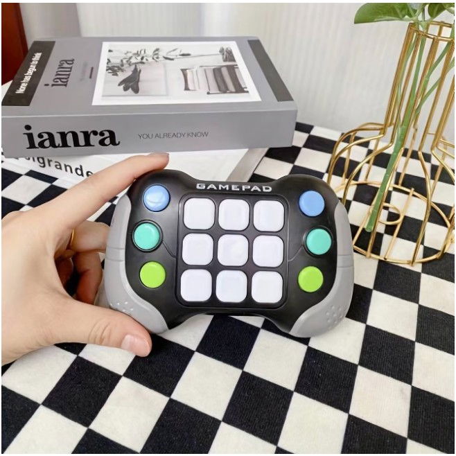 Jucarie Interactiva Flippy, Tip Consola Pop It, 6 butoane functionale, 5 Moduri de Joc, 600 Niveluri, +3 ani, Gri/Negru [4]