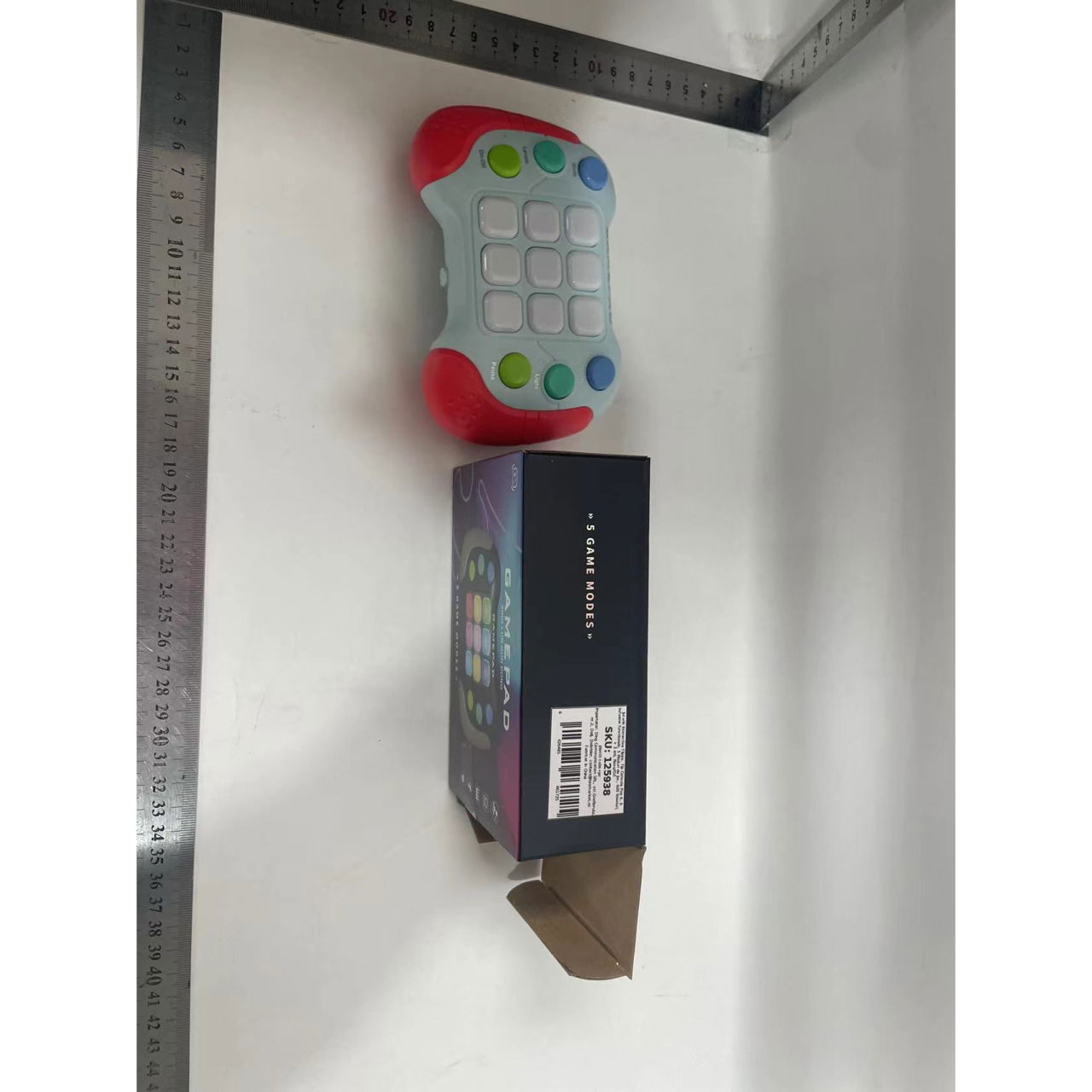 Jucarie Interactiva Flippy, Tip Consola Pop It, 6 butoane functionale, 5 Moduri de Joc, 600 Niveluri, + 3 ani, Rosu/Gri [4]