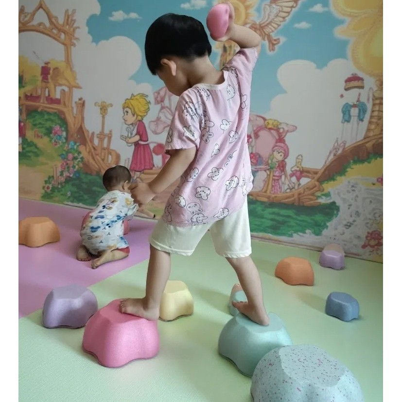 Jucarie Senzoriala de Echilibru, Flippy, Tip Stepping Stones, 5 Piese, din Spuma, pentru Miscare, Sarituri, Prindere, Diametru 28 cm, Model 2, Multicolor [6]