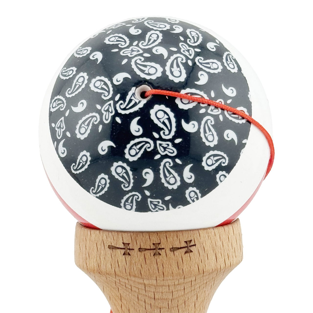 Kendama X CHICANOS Originala, Profesionala, Flippy, Big Cups V2, Super Sticky cu Cupe Mari, Rulment Metalic, din lemn 18 cm, Ata 55 cm, Negru/Alb [9]