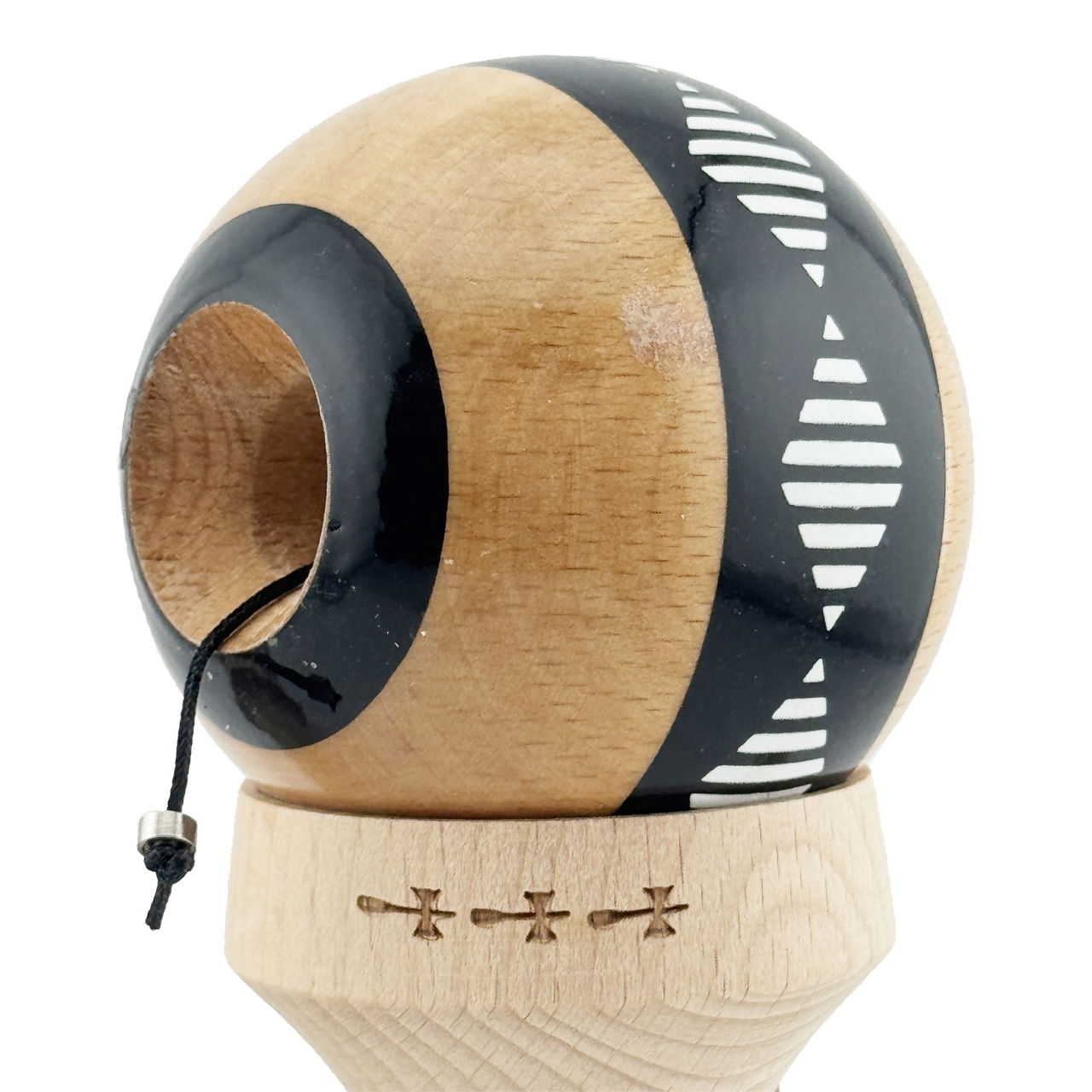 Kendama X Originala FREQUENCY, Profesionala, Flippy, Cupe Mari KING SIZE V3, Super Sticky, Gaura in Baza, Rulment Metalic, din lemn 18 cm, Ata 62/65 cm, Negru/Maro [6]