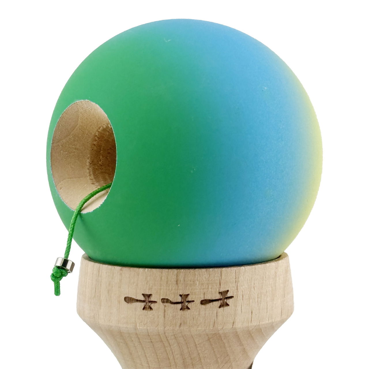 Kendama X Originala, Profesionala, Flippy, Cupe Mari KING SIZE V3, Rubber Grip, Gaura in Baza, Rulment Metalic, din lemn 18 cm, Ata 62/65 cm, Gradient Galben/Albastru/Verde [6]