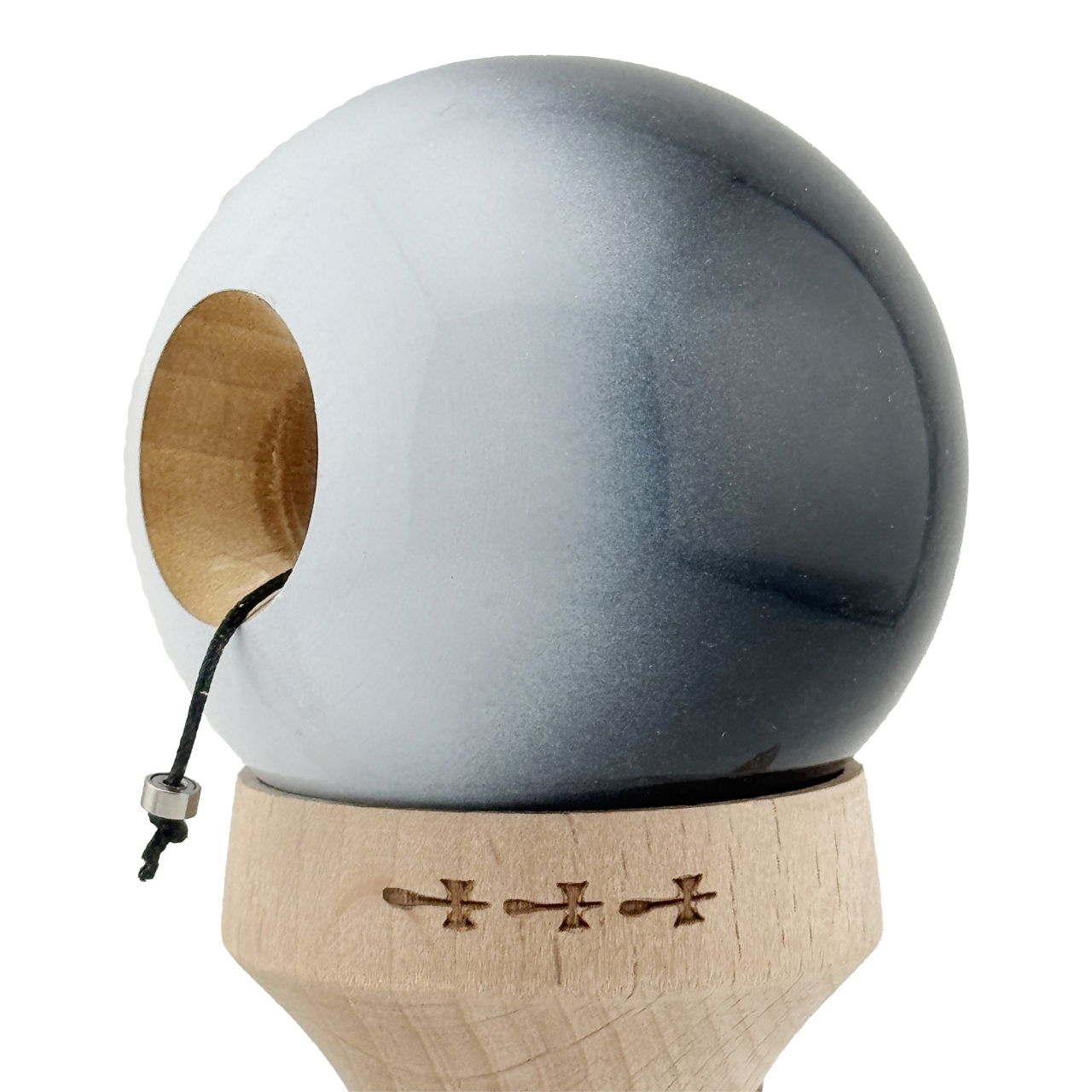 Kendama X Originala, Profesionala, Flippy, Super Sticky cu Cupe Mari KING SIZE V3, Gaura in Baza, Rulment Metalic, din lemn 18 cm, Ata 62/65 cm, Gradient Negru/Alb [7]