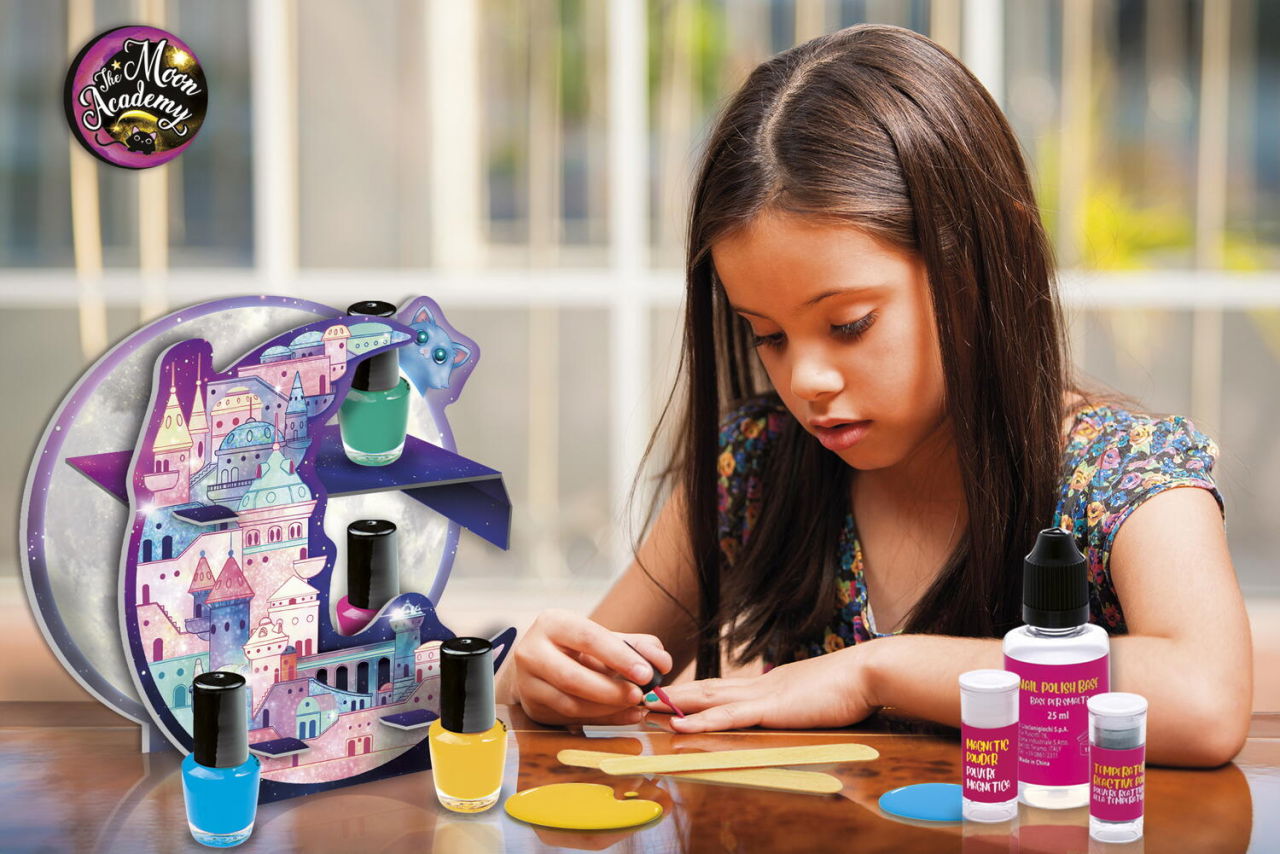 Kit manichiura - The Moon Academy - Unghii stralucitoare [4]