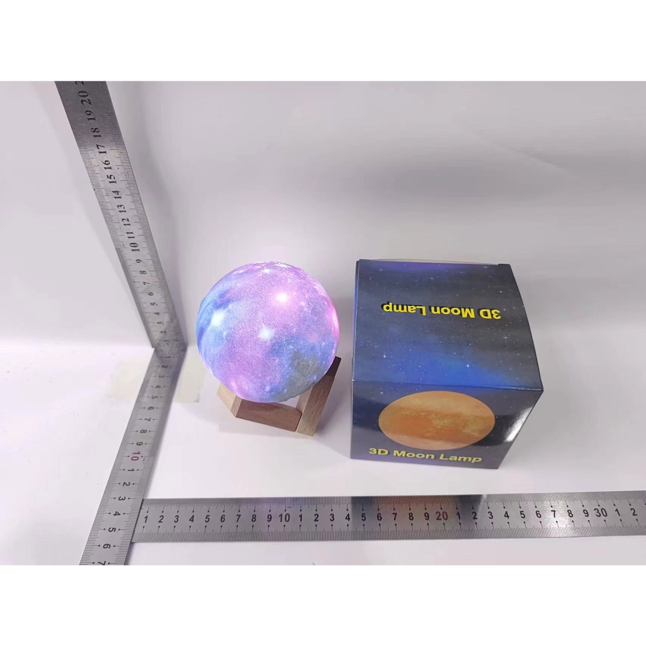 Lampa de veghe in forma de luna cu stele 3D Moon Light, alimentare baterii, stand din lemn inclus, 10 cm, Flippy [7]