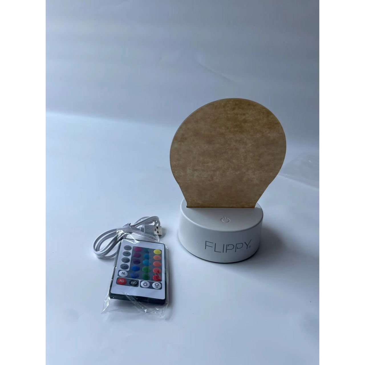 Lampa LED decorativa, Flippy, 3D, Peisaj de iarna, cu telecomanda, doua moduri de alimentare USB si baterii, 20 cm inaltime, din material acril si lumina multicolora, alb [10]