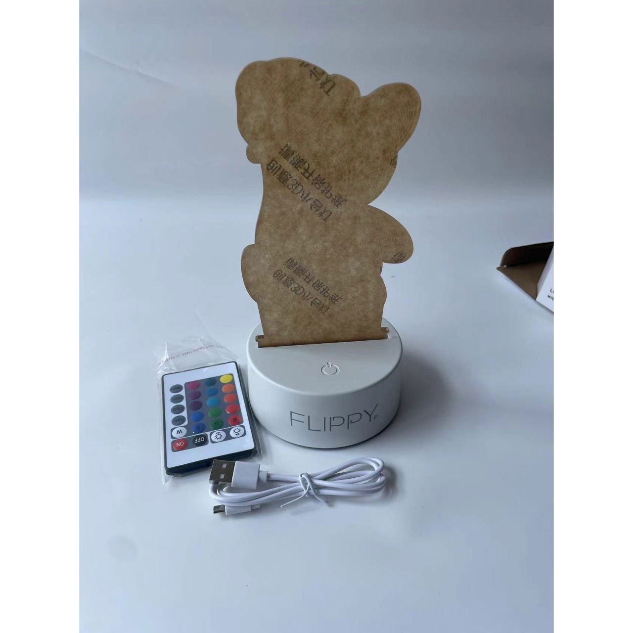 Lampa LED decorativa, Flippy, 3D, Urs cu palarie, cu telecomanda, doua moduri de alimentare USB si baterii, 20 cm inaltime, din material acril si lumina multicolora, alb [9]