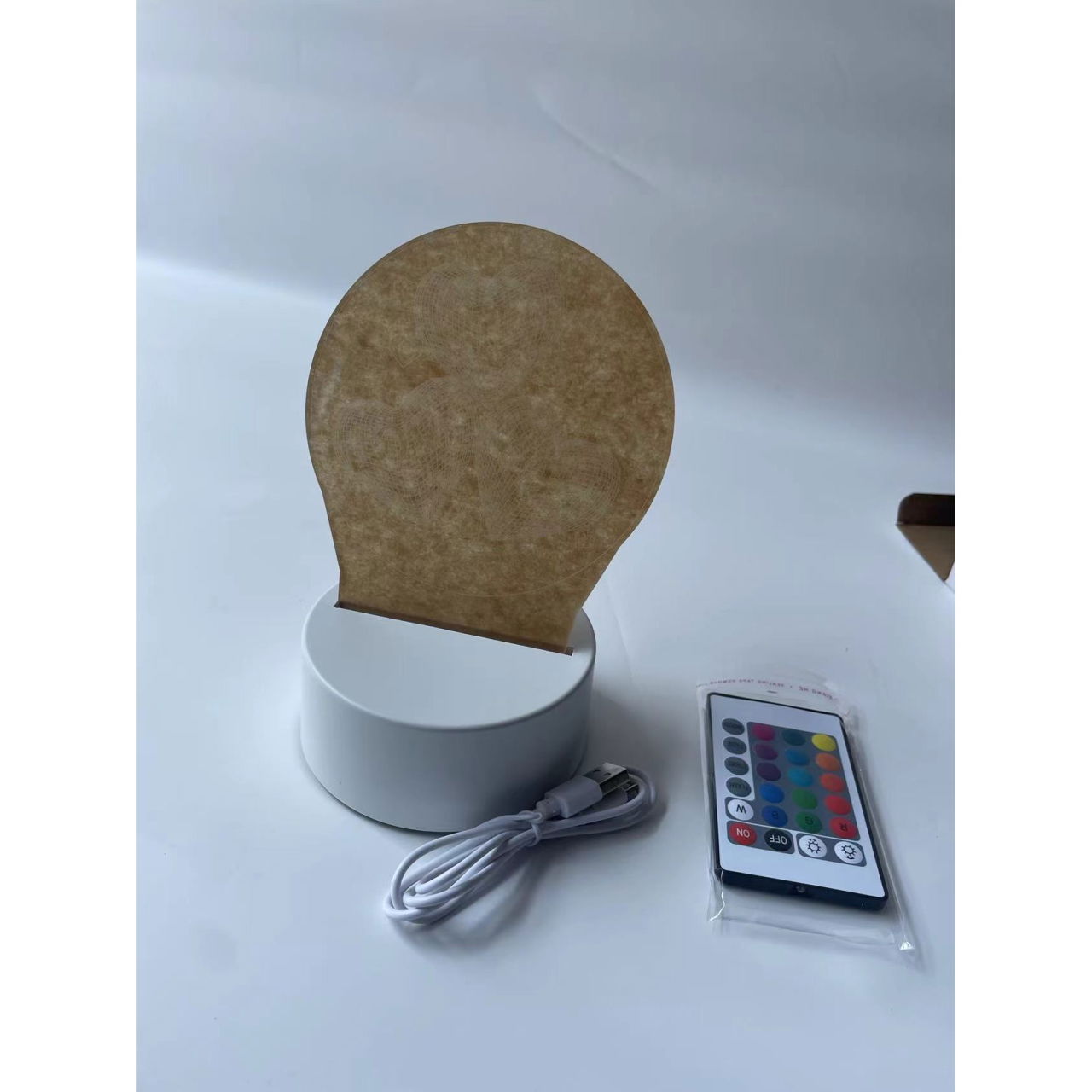 Lampa LED decorativa, Flippy, 3D, Ursulet si Semiluna, cu telecomanda, doua moduri de alimentare USB si baterii, 20 cm inaltime, din material acril si lumina multicolora, alb [10]