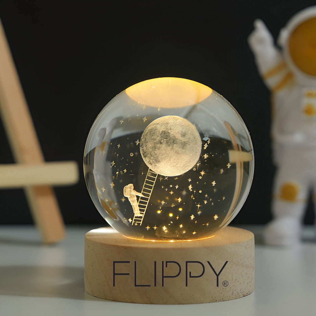 Lampa LED Decorativa, Flippy, cu Bila de Cristal cu Diametru 6cm, Model Astronaut pe Scara catre Luna 3D, Alimentare USB, Suport din Lemn, Lumina Alb Cald [6]