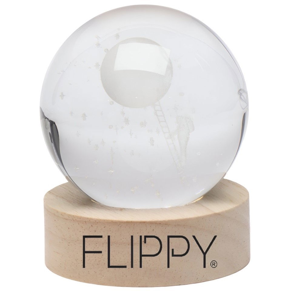 Lampa LED Decorativa, Flippy, cu Bila de Cristal cu Diametru 6cm, Model Astronaut pe Scara catre Luna 3D, Alimentare USB, Suport din Lemn, Lumina Alb Cald [1]