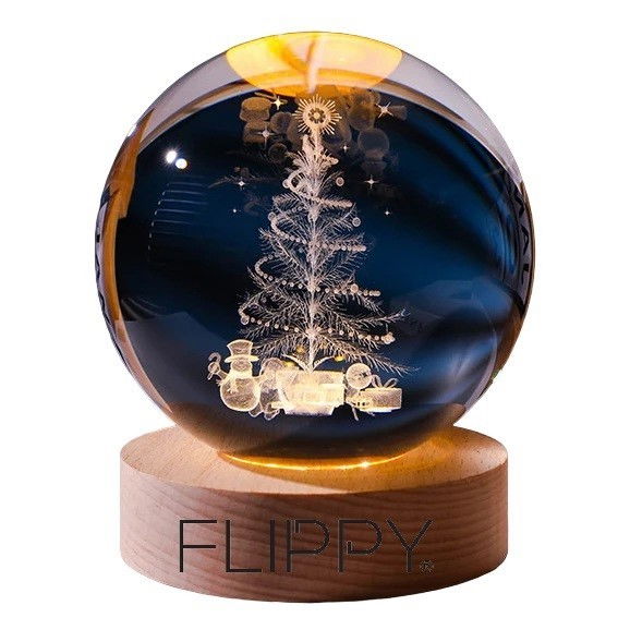 Lampa LED Decorativa, Flippy, cu Bila de Cristal cu Diametru 6cm, Model Brad de Craciun 3D, Alimentare USB, Suport din Lemn, Lumina Alb Cald [1]