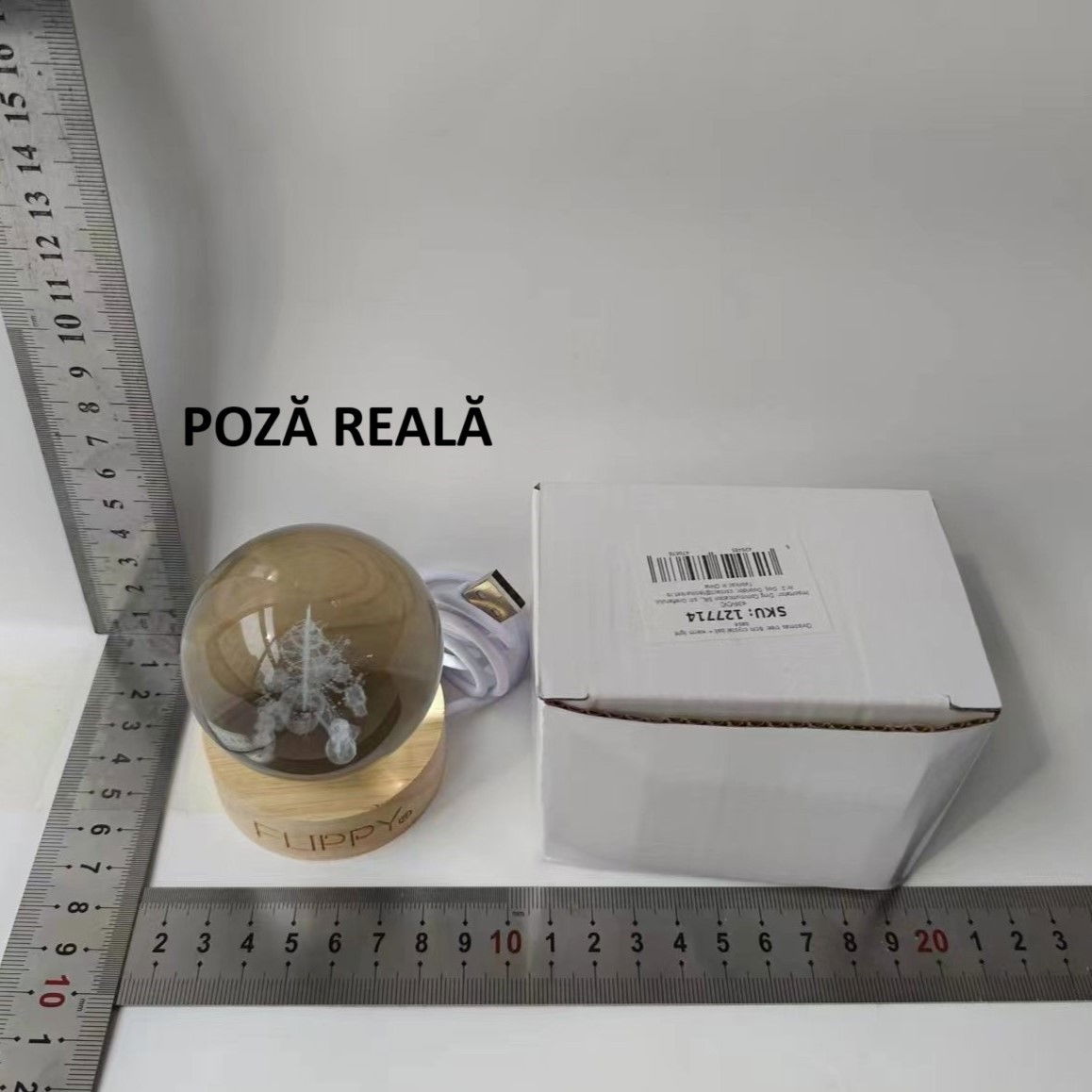 Lampa LED Decorativa, Flippy, cu Bila de Cristal cu Diametru 6cm, Model Brad de Craciun 3D, Alimentare USB, Suport din Lemn, Lumina Alb Cald [6]