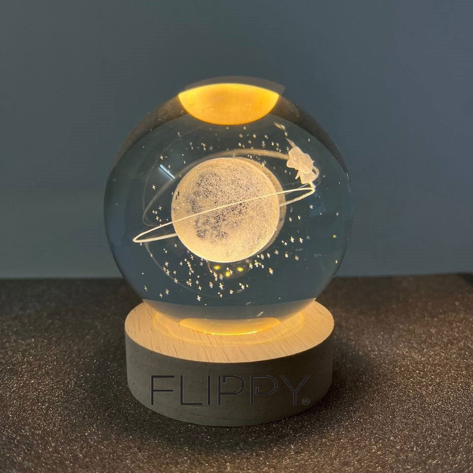 Lampa LED Decorativa, Flippy, cu Bila de Cristal cu Diametru 6cm, Model Cer Instelat 3D, Alimentare USB, Suport din Lemn, Lumina Alb Cald [3]