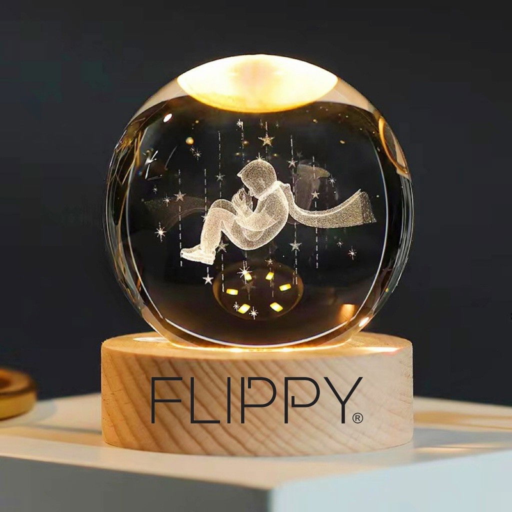 Lampa LED Decorativa, Flippy, cu Bila de Cristal cu Diametru 6cm, Model Micul Print 3D, Alimentare USB, Suport din Lemn, Lumina Alb Cald [3]