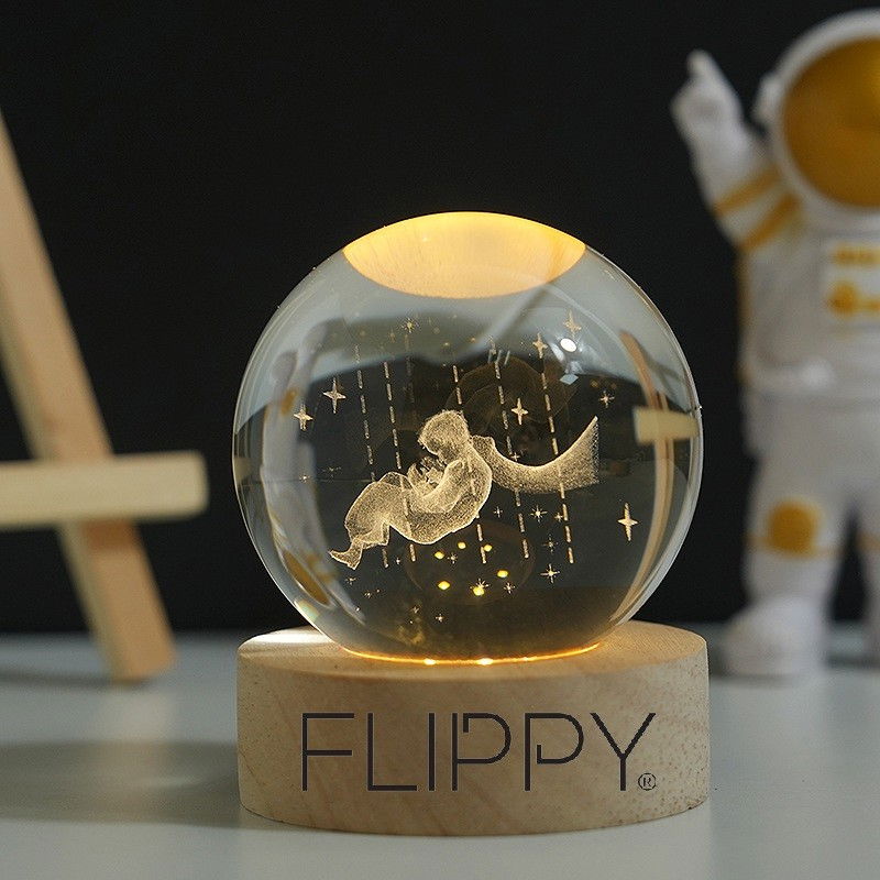 Lampa LED Decorativa, Flippy, cu Bila de Cristal cu Diametru 6cm, Model Micul Print 3D, Alimentare USB, Suport din Lemn, Lumina Alb Cald [4]