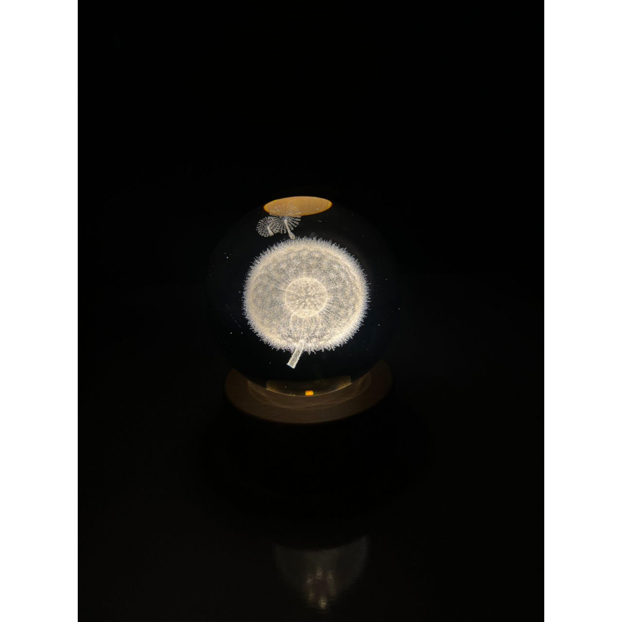 Lampa LED Decorativa, Flippy, cu Bila de Cristal cu Diametru 6cm, Model Papadie 3D, Alimentare USB, Suport din Lemn, Lumina Alb Cald [8]