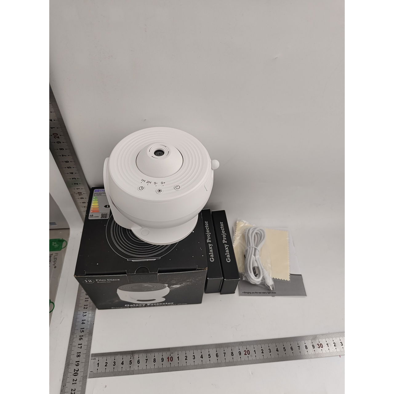 Lampa Tip Proiector Galaxie, Flippy, pentru Dormitor, Tematica Cer Instelat, Model Glob, HD, Rotire 360 de Grade, 13 Imagini, Incarcare USB, 5 W, 11.2x10.8x10.9 cm, Alb [2]