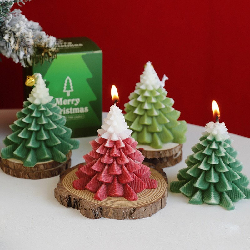 Lumanare Parfumata de Craciun, Flippy, Model Brad de Craciun, din Ceara de Soia, Cadou Creativ Handmade de Craciun, 8 x 7 x 7 cm, Rosu [4]