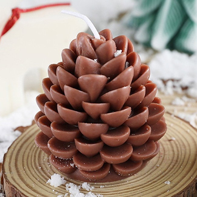 Lumanare Parfumata de Craciun, Flippy, Model Con de Pin, din Ceara de Soia, Cadou Creativ Handmade de Craciun, 7 x 6.5 x 6.5 cm, Maro [6]