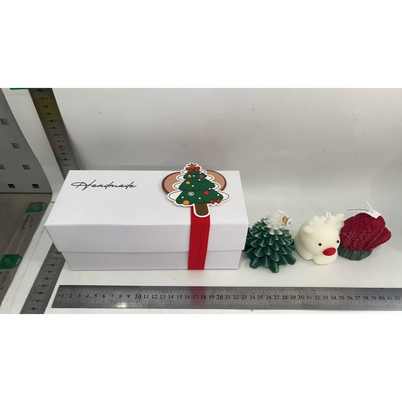 Lumanari Parfumate de Craciun, Flippy, GIFT BOX din 3 Lumanari din Ceara de Soia, Model A Brad, Manusa, Ren, 22.5 x 9.5 x 9 cm, Multicolor [3]