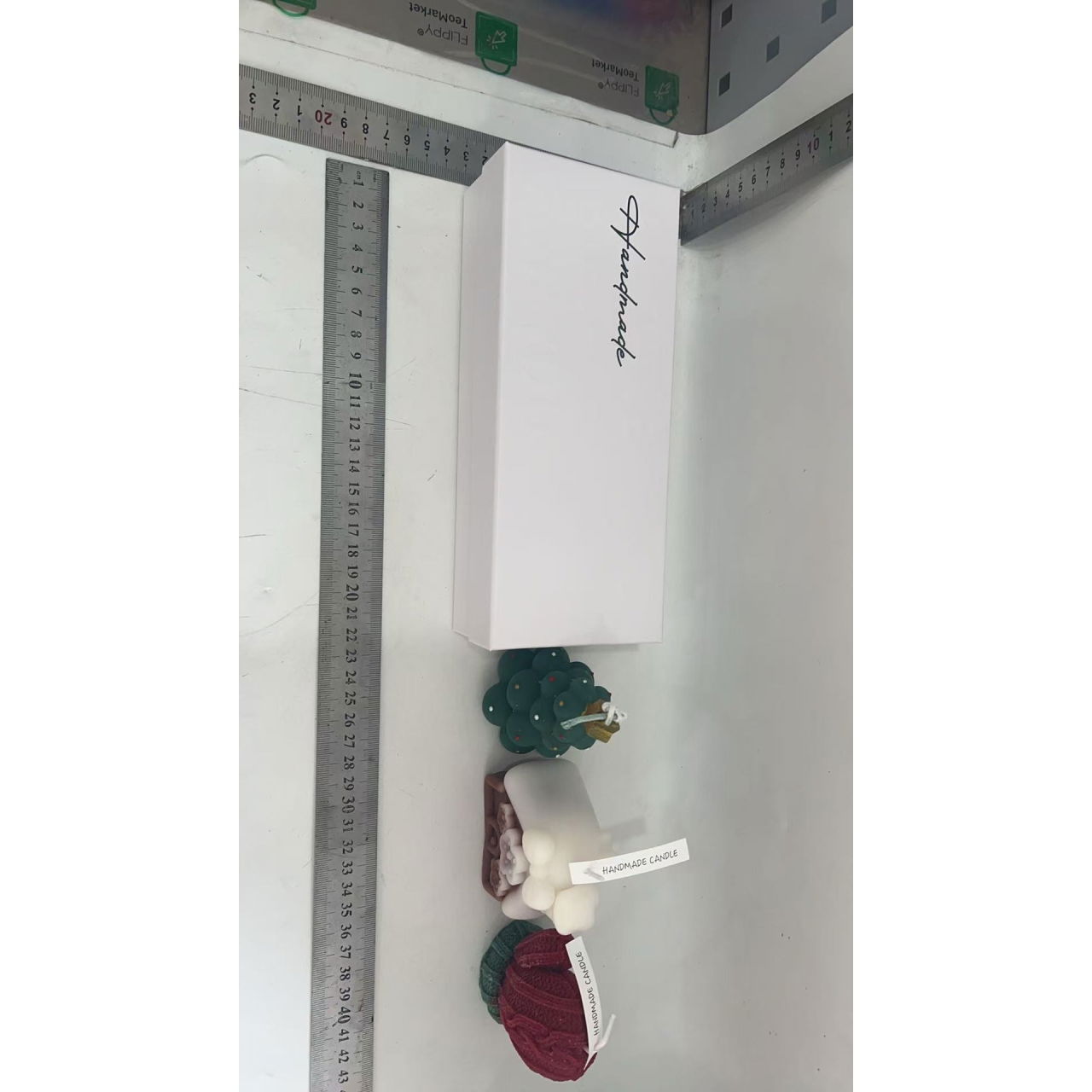 Lumanari Parfumate de Craciun, Flippy, GIFT BOX din 3 Lumanari din Ceara de Soia, Model B Brad, Manusa, Casuta, 22.5 x 9.5 x 5 cm, Multicolor [2]